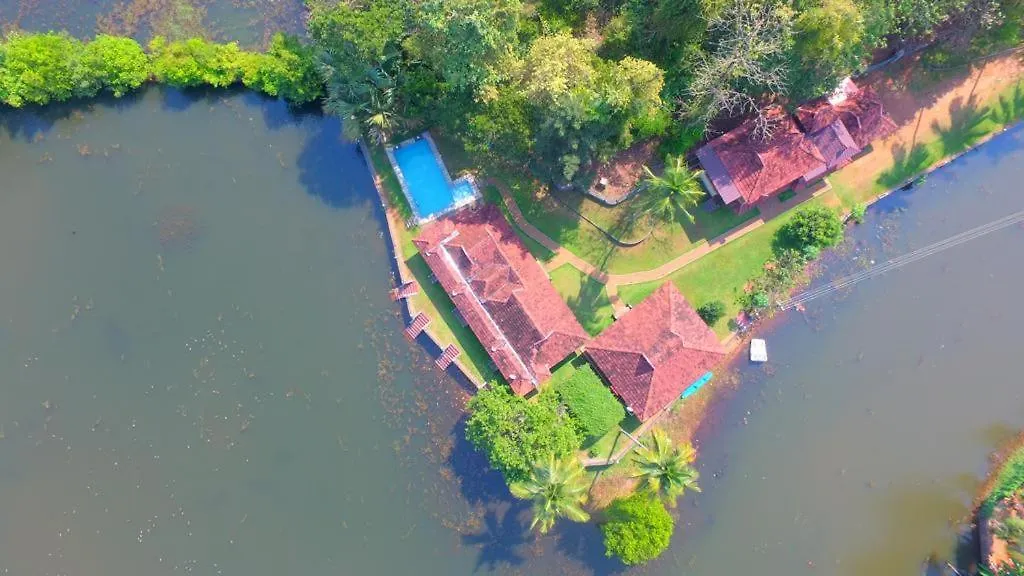 Resort 7Th Heaven Service Villa Thattakad